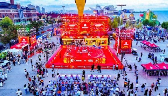 “好运山东”2025山东省体育消费季暨青岛时尚体育节在金沙滩啤酒城火热开启